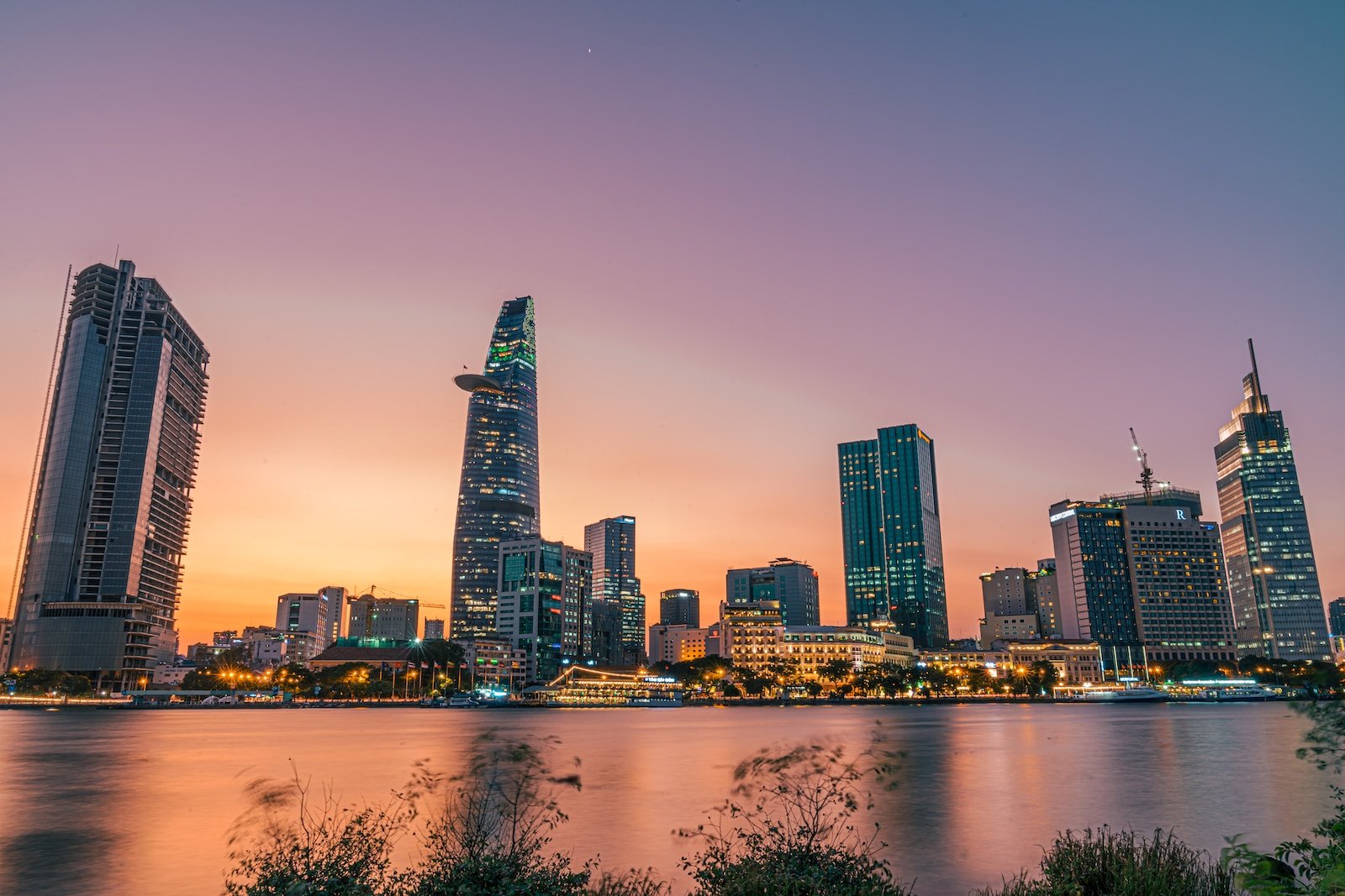 部落格 10 city skyline during night time